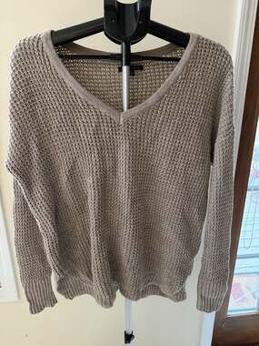 American Eagle Outfitters V-Neck Open Knit Sweater Size Large